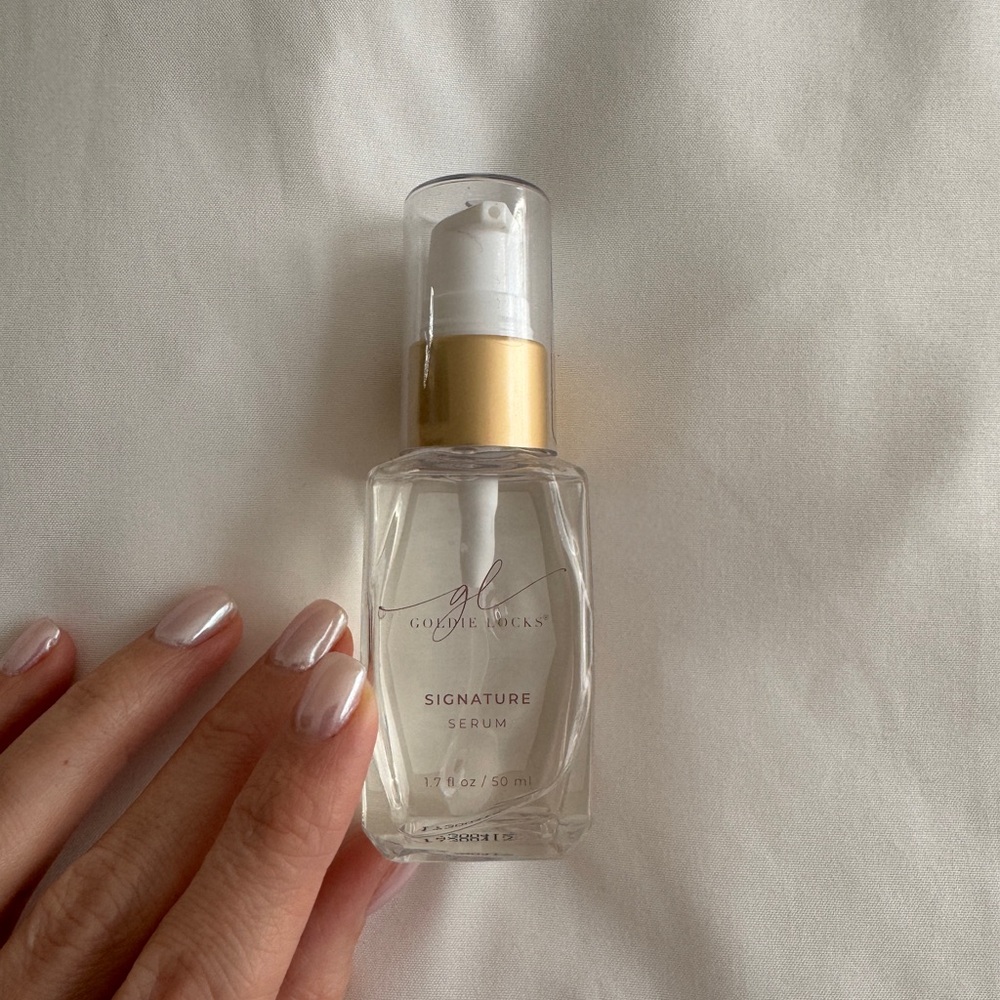 Goldie Locks Signature Serum with Gold Accents